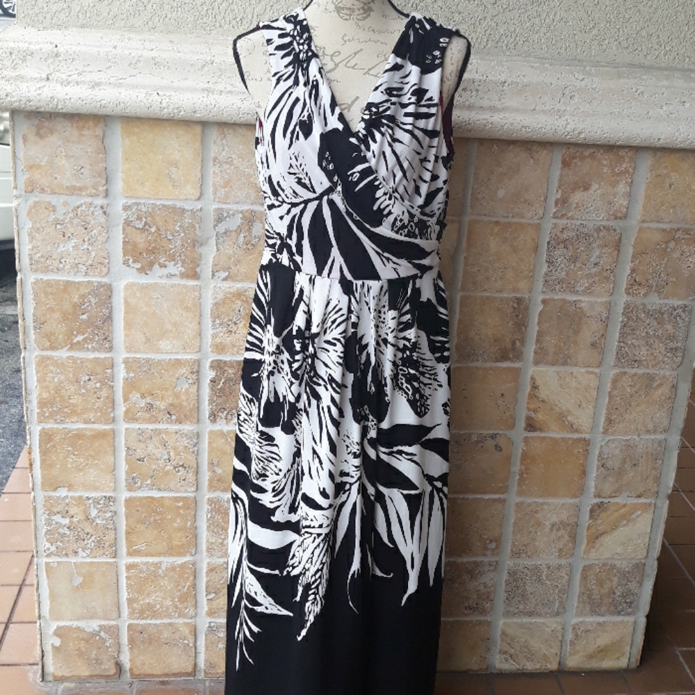 Donna Ricco maxi dress size medium